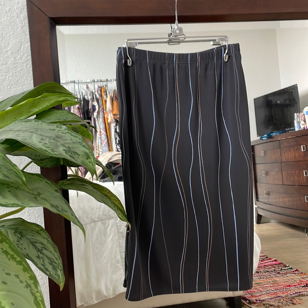 BCBG skirt, size XS, never worn, no tags, perfect condition.